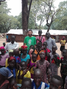 Ks. Mirosław Hyzak wśród uchodźców z Sudanu