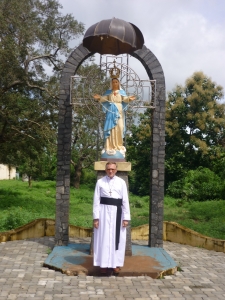 300 par butów dla seminarzystów w Marawila